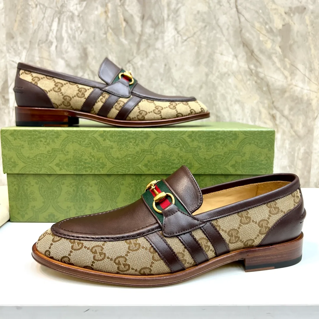 Original leather outsole P900 Brand: Co-branded Adidas｜GUCCI (Gucci) Standard code: Men's size 38–44 (45/46 can be customized) Grade: Same style as the official website Original quality Material: Original cowhide Leather lining Original leather outsole Style category: Men's fashionable casual leather shoes Distinguished big-name luxury elements top luxury Color: Actual picture